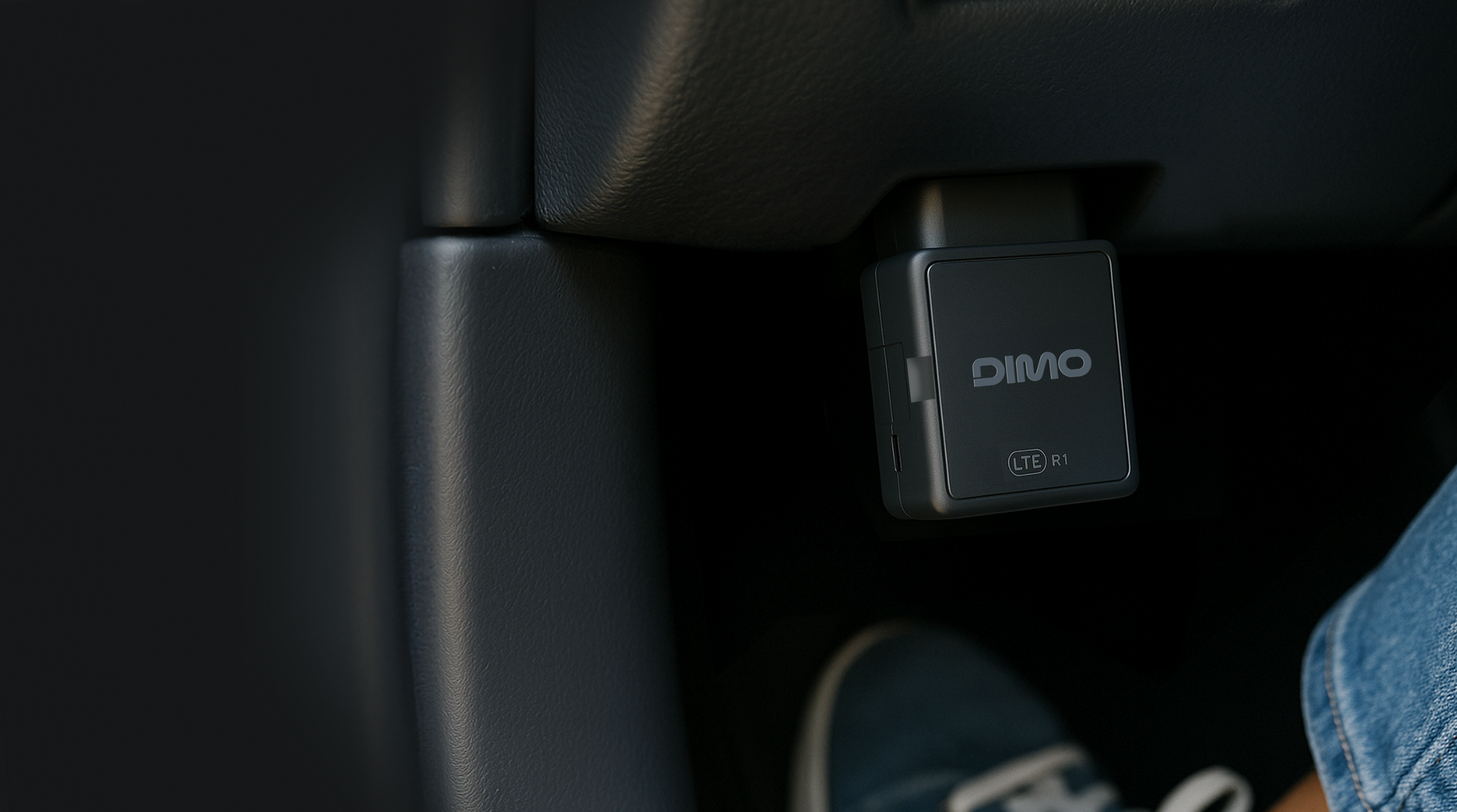 DIMO LTE OBD2 scanner and app - smarter AI vehicle monitoring